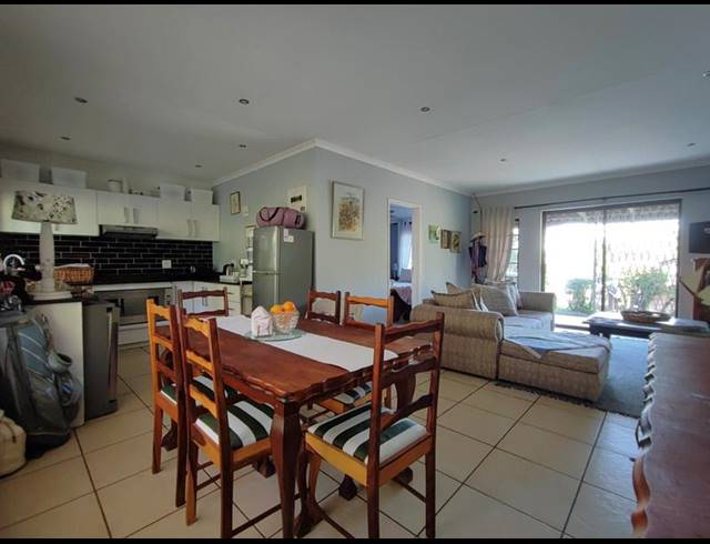 3 BEDROOM TOWNHOUSE FOR SALE IN MONTROSE